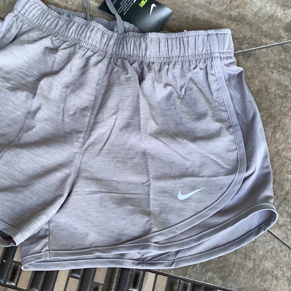 NIKE WMNS RUNNING SHORTS - Picture 2 of 16